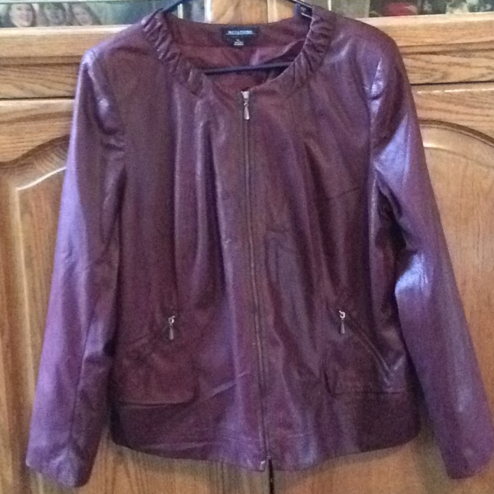 Ladies burgundy blazer